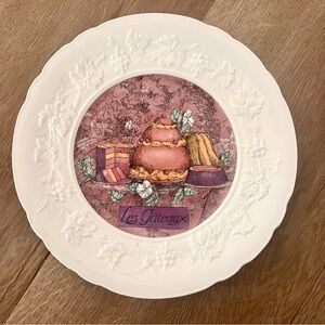 GIEN France Les Delices "Les Gateaux" Salad Plate 8.5” Embossed Grap‎ Leave